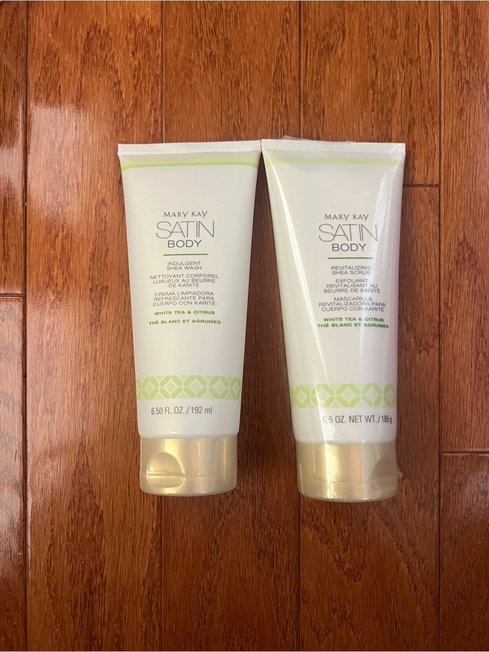 Mary Kay Satin Body White Tea & Citrus Tube Set - White, Green, Gold